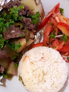 Una foto de Carne con papas
