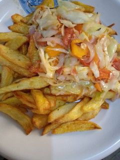 A picture of Chips and vegetable sauce.