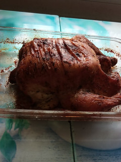 Una foto de Pollo 🍗 jugoso con piel crujiente 😋😋