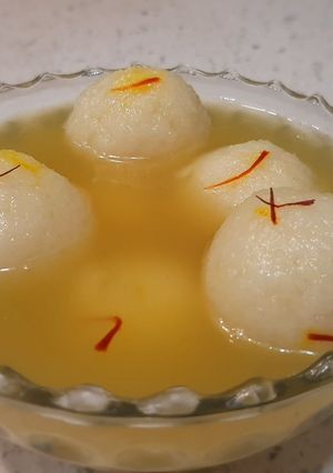 A picture of Rasgulla with leftover rice.