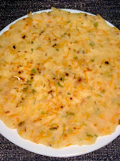 அக்கி ரொட்டி (Akki rotti recipe in tamil) செய்முறை முக்கிய புகைப்படம்