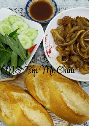 Hình của món Phá lấu tai mũi heo.