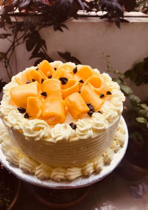 A picture of Mango 🎂 cake.