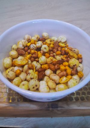A picture of Cricket Time Snack-Makhana (fox nut) & Dryfruits Snack.