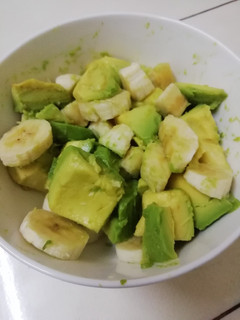 A picture of Avocado and banana salad.