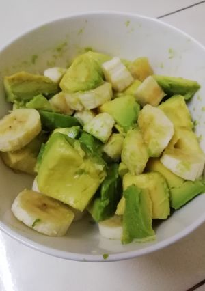 A picture of Avocado and banana salad.