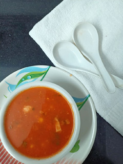 ટોમેટો કોર્ન સૂપ(Tomato Soup Recipe in Gujarati) રેસીપી મુખ્ય ફોટો