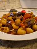 Guiso de aguja de ternera con pasta
