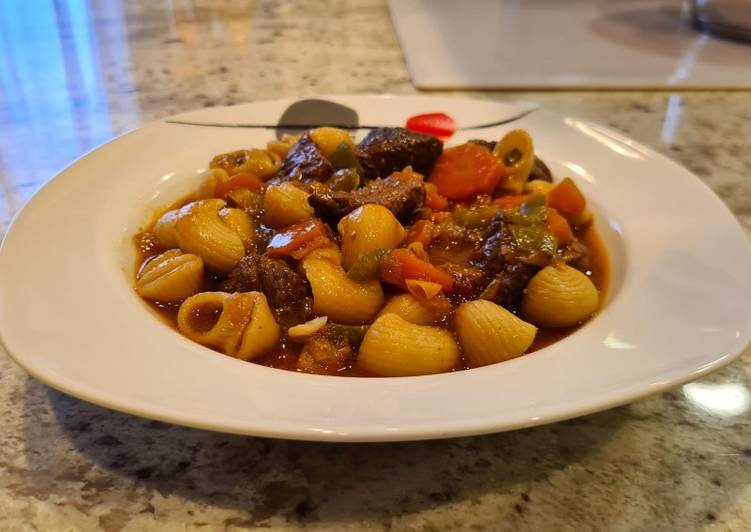 Guiso de aguja de ternera con pasta