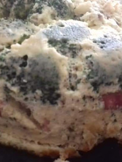 Una foto de Pastel de brócoli y bacon