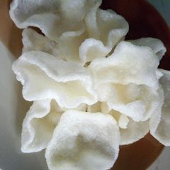 A picture of Prawn crackers.