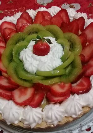 Una foto de Tarta de frutas con crema