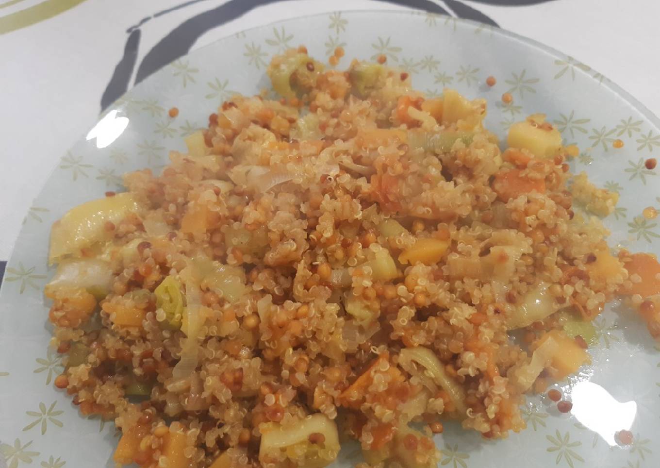 Salteado lentejas rojas con quinoa y calabaza