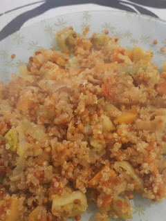 Una foto de Lentejas rojas con quinoa y calabaza