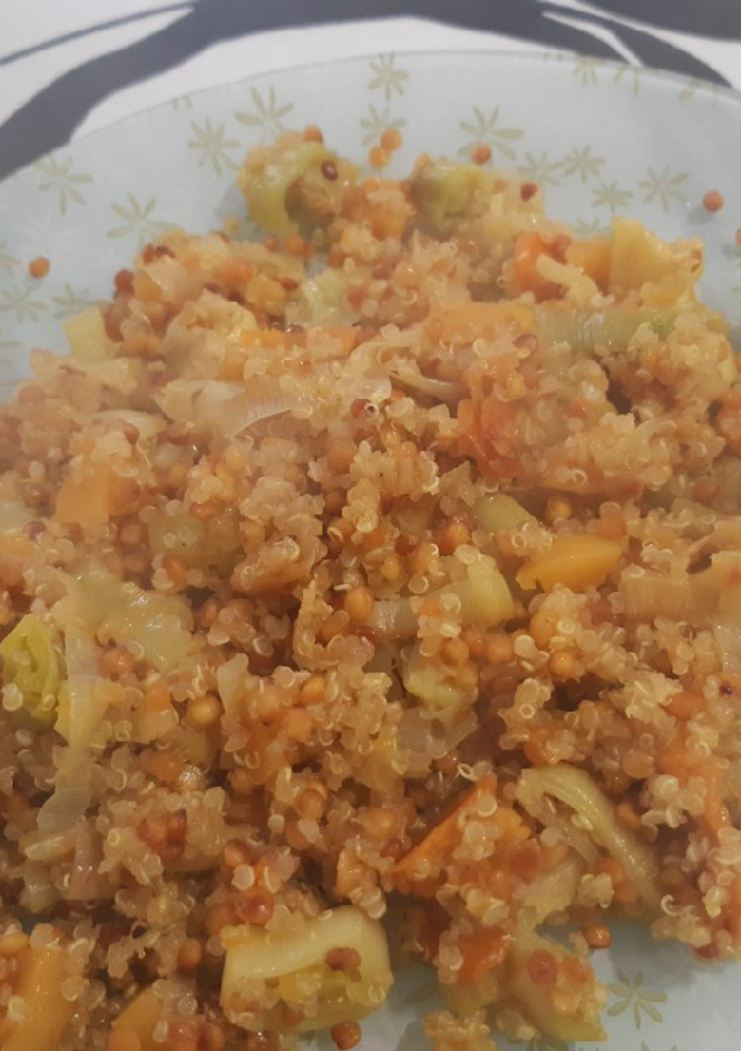 Una foto de Lentejas rojas con quinoa y calabaza