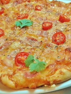 Una foto de Pizza bacon y queso