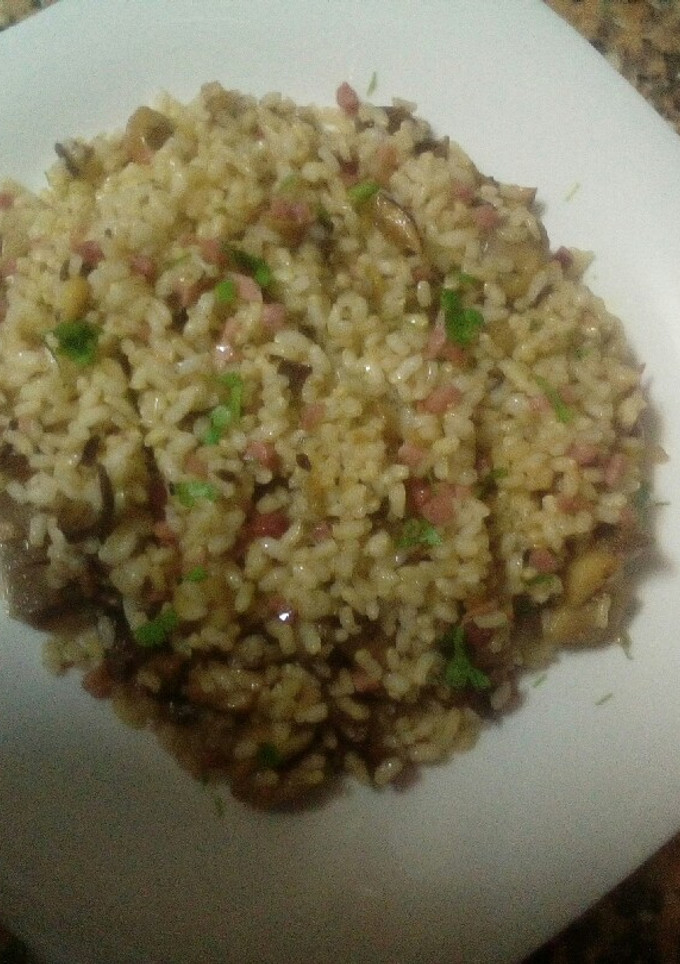 Una foto de Revuelto de mix de setas y jamón con arroz integral