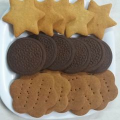 A picture of Oreo cookies.