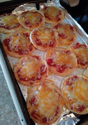 A picture of Mini "Scrap" Pizzas.