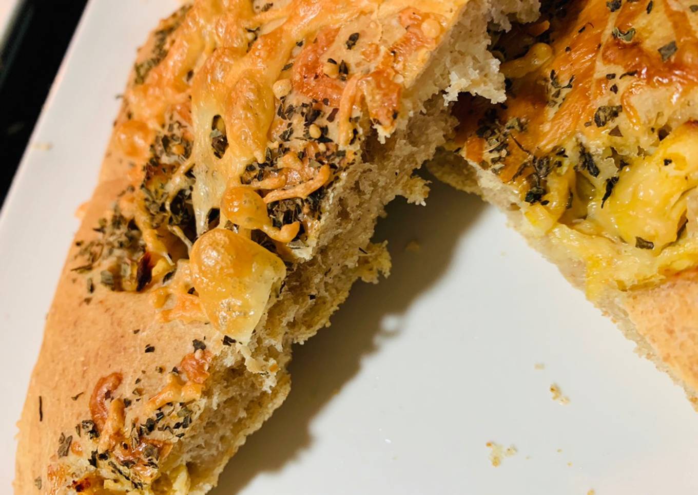 Focaccia integral con pollo y queso.🍗🧀