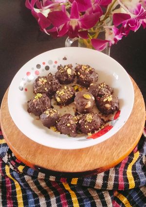 A picture of Chocolate ladoo/dark fantasy biscuits laddu.