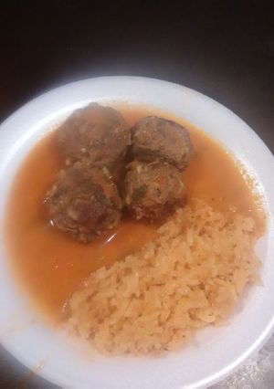 Una foto de Albóndigas en salsa de tomate
