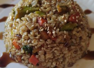 Una foto de Yakimeshi de verduras