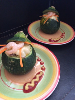 Una foto de Zucchini relleno con camarones