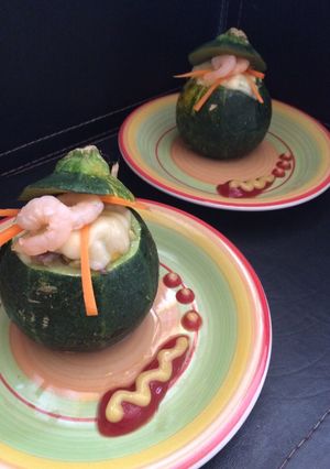 Una foto de Zucchini relleno con camarones