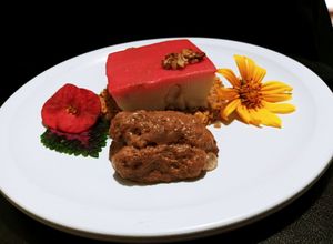 Una foto de Nicuatole con espuma de chocolate oaxaqueño