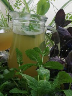 Une photo de Jus ananas victoria menthe fraiche 🍍🥬citron vert