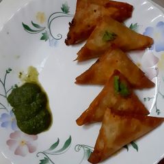 A picture of Chicken Keema samosa.
