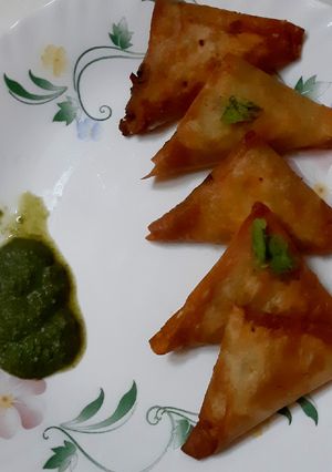 A picture of Chicken Keema samosa.
