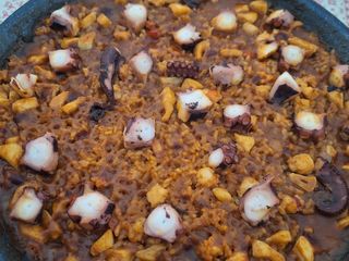 Paella de pulpo y gambones