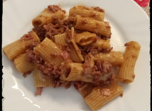 Foto de Macarrão Rigatoni à Bolonhesa