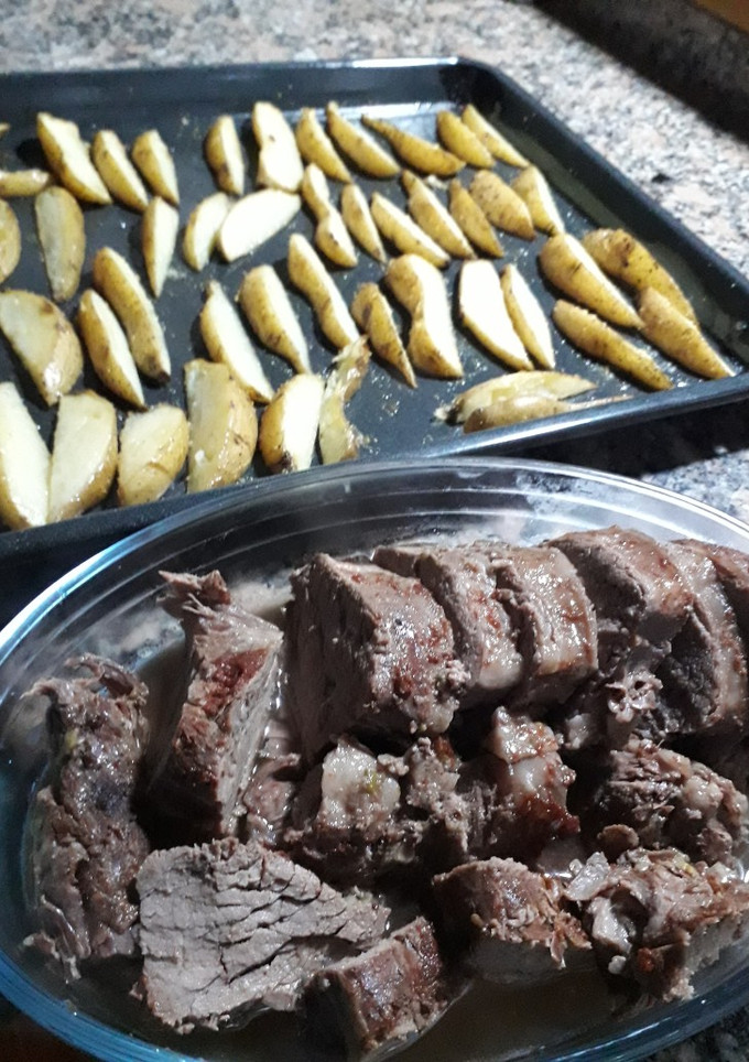 Una foto de Papas Rústicas con carne al horno