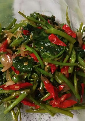 Foto resep Tumis Kangkung Terasi Pedas