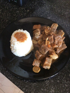 Una foto de Carne en salsa con champiñones