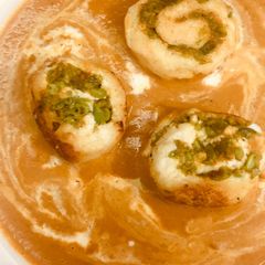 A picture of Paneer rolls in gravy.