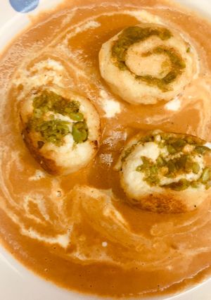 A picture of Paneer rolls in gravy.