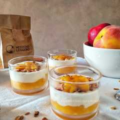 Foto di Monoporzioni pesca e yogurt