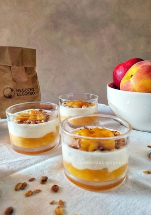 Foto di Monoporzioni pesca e yogurt