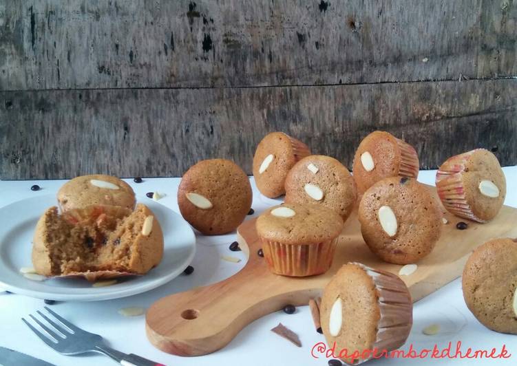 Banana cupcake with chococips & almond