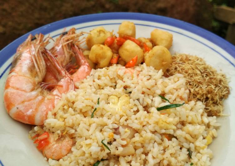 Cara Gampang Menyiapkan Nasi Goreng Seafood yang Enak