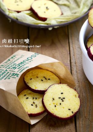 香脆黑芝麻地瓜餅乾 的食譜成品照片