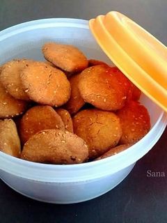 मीठी मठरी (Meethi mathri recipe in hindi) रेसिपी मुख्य फोटो