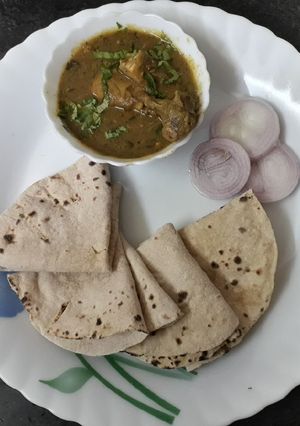 चिकन करी (Chicken Curry recipe in hindi) रेसिपी मुख्य फोटो