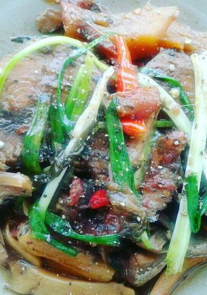 Hình của món Cá ngừ kho nước dừa.