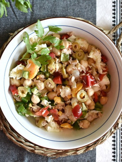 Una foto de Ensalada de garbanzos