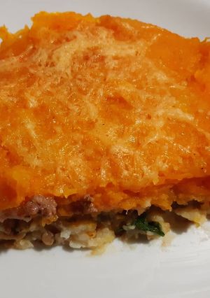 Una foto de Pastel mixto de papas y calabaza